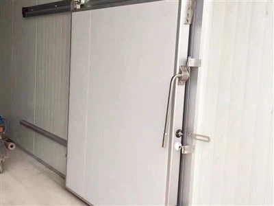 Pintu Gelangsar Cold Storage bersaiz sederhana